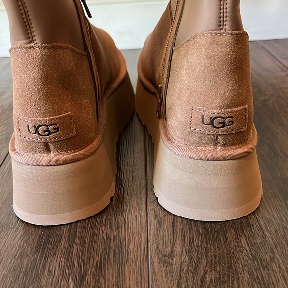 NWT UGG Classic Dipper Stretch Boots! - Picture 11 of 14